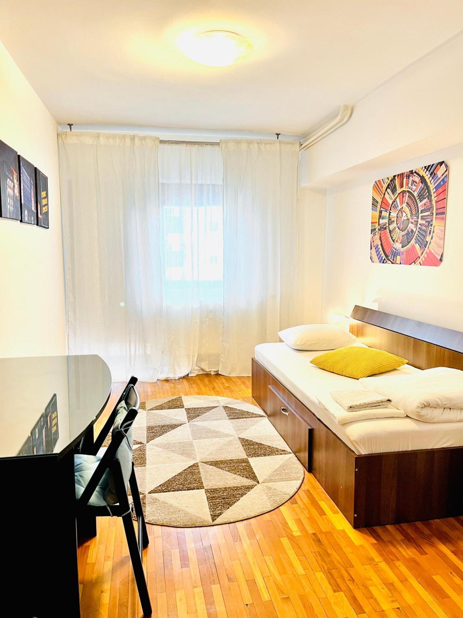 City Center Unirii Square Private Rooms With City View - Shared Amenities Bucharest Room photo