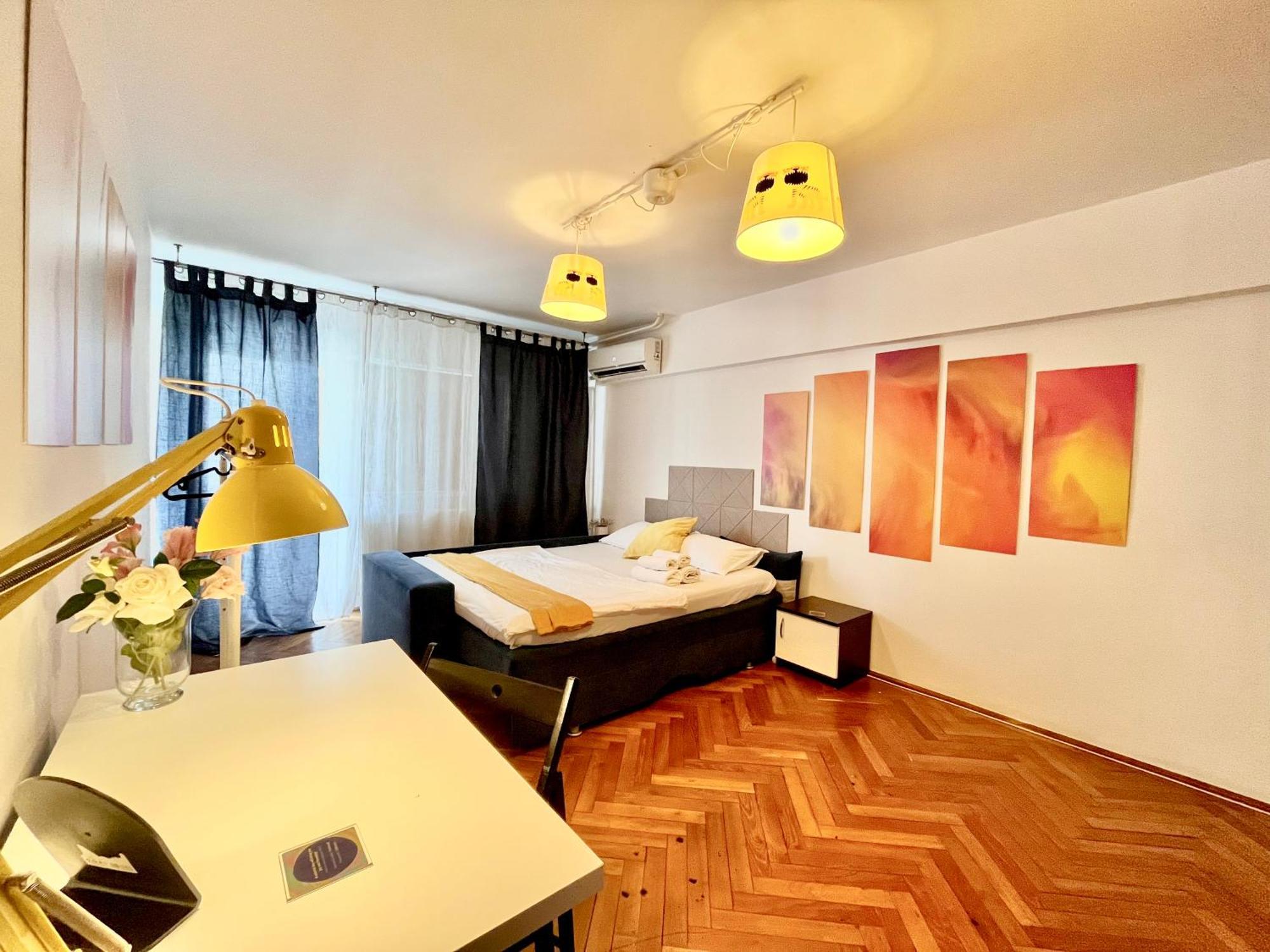 City Center Unirii Square Private Rooms With City View - Shared Amenities Bucharest Room photo